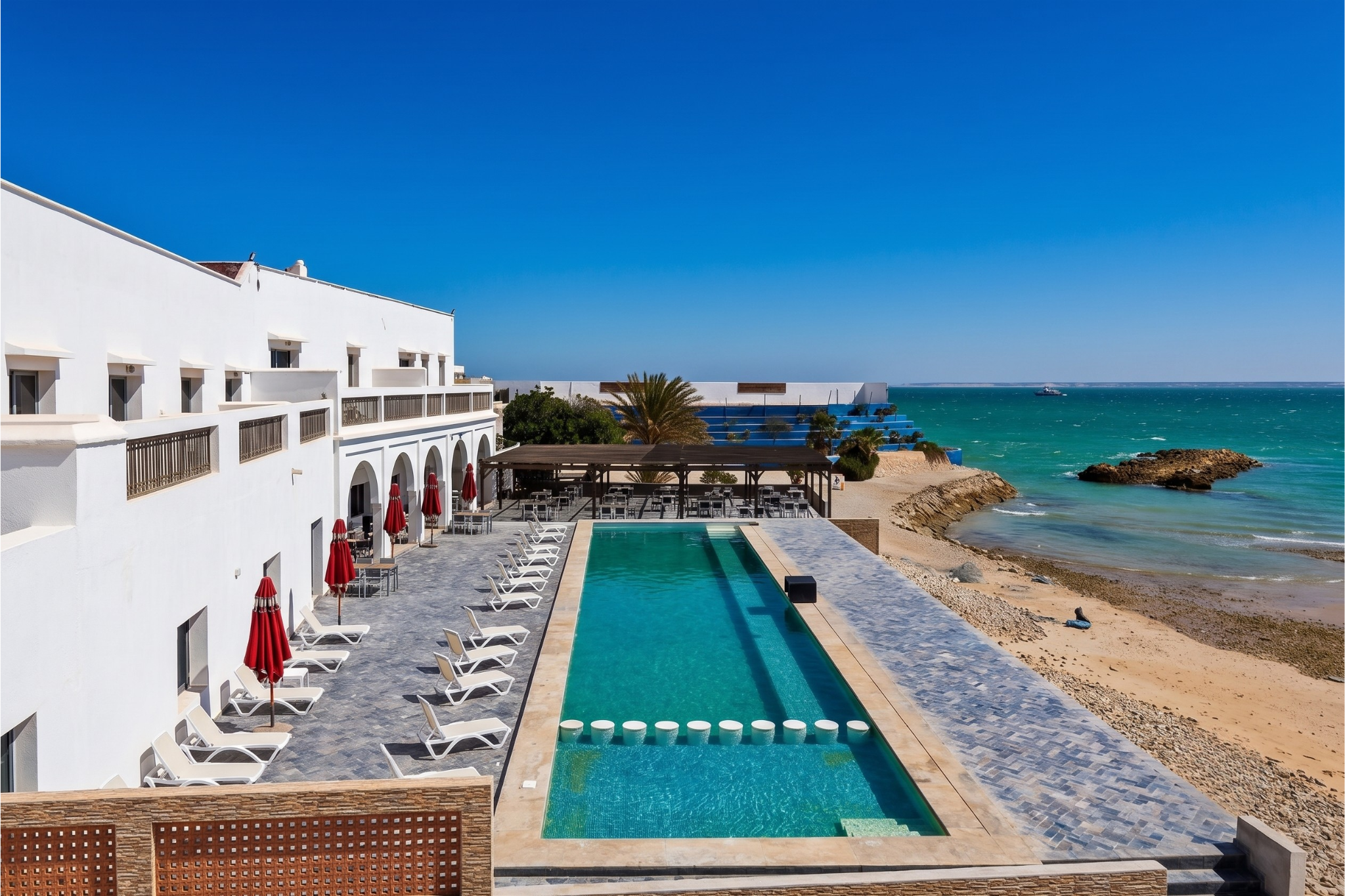 Piscine et plage privée du Calipau